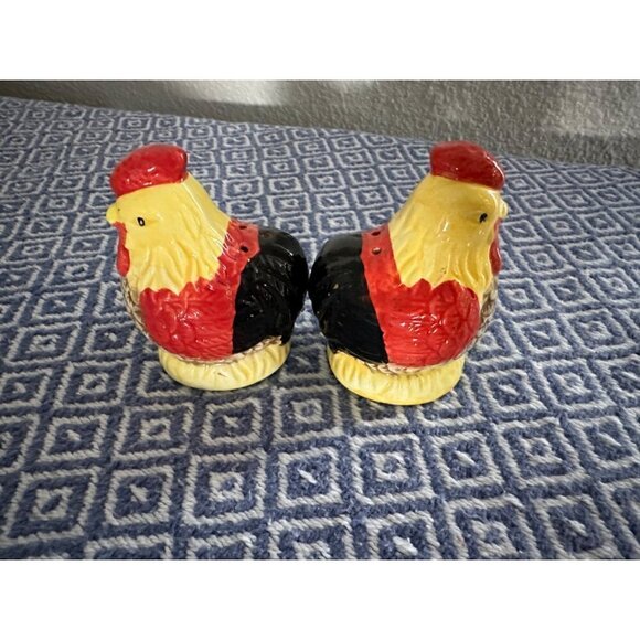 Rooster Salt and Pepper Shakers - Picture 2 of 6